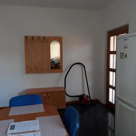 Pero Apartman Panzio Bed and Breakfast