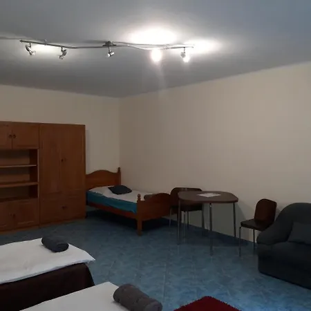 Pero Apartman Panzio