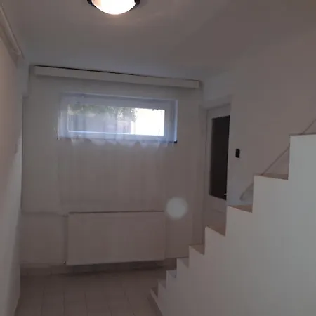 Pero Apartman Panzio
