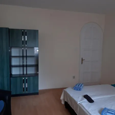 Bed and Breakfast Pero Apartman Panzio *
