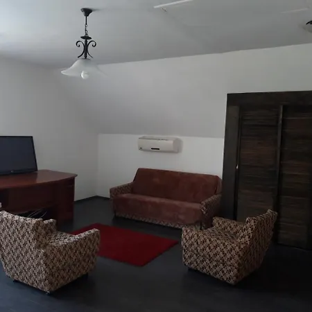 Pero Apartman Panzio *