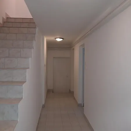 Pero Apartman Panzio Bed and Breakfast