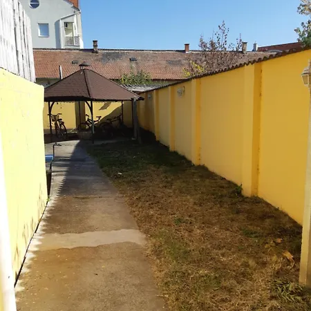 Pero Apartman Panzio