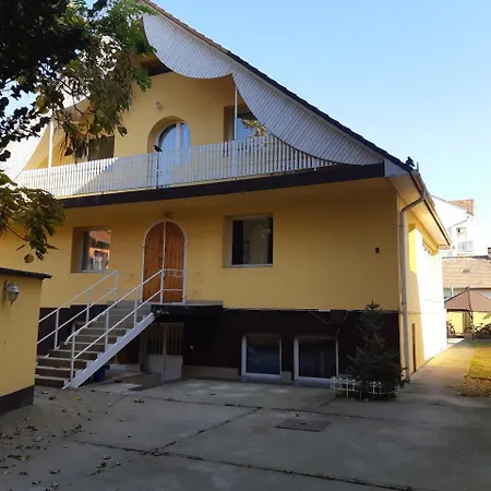 Pero Apartman Panzio